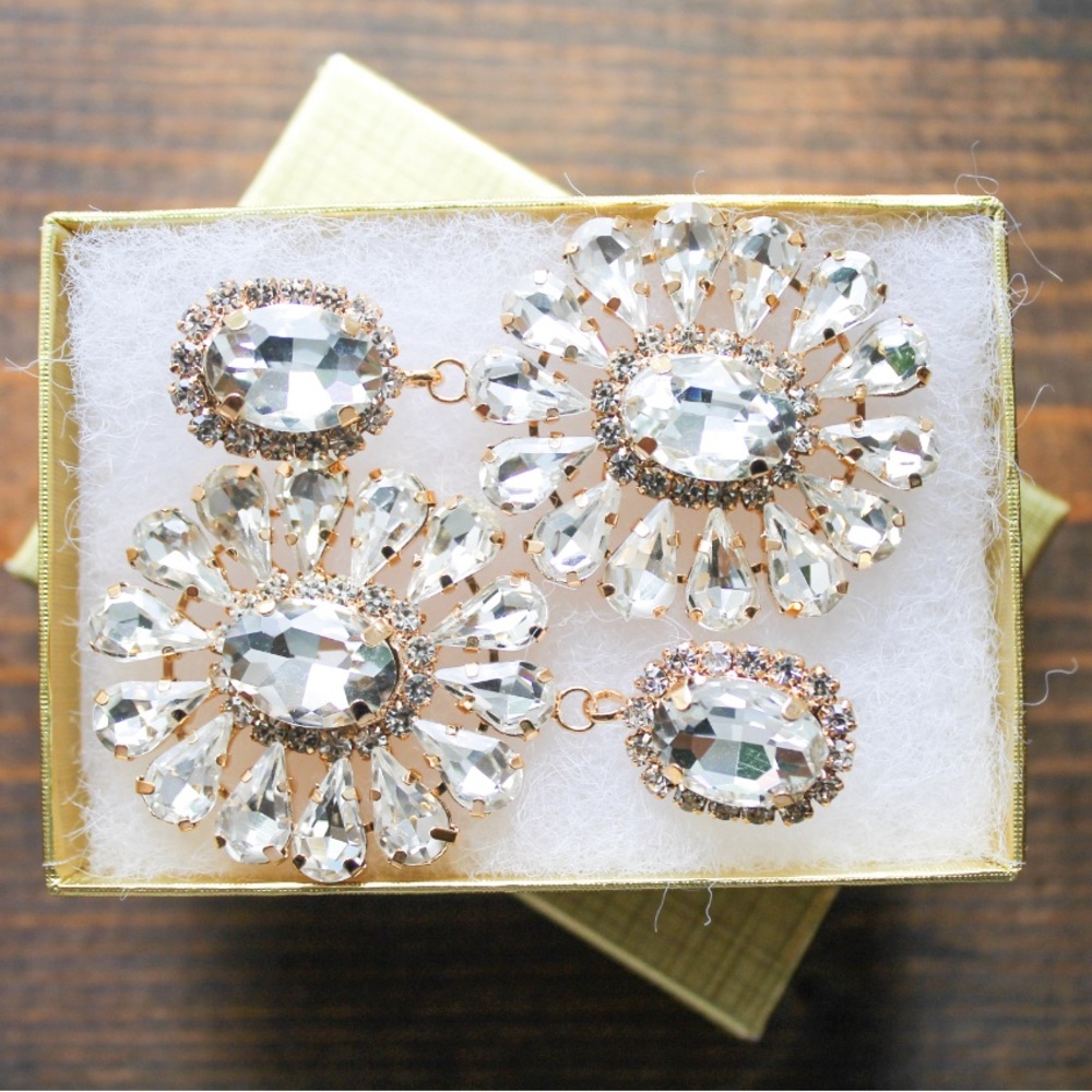 BRAND NEW Gold & Crystal Flower Dangle Earrings